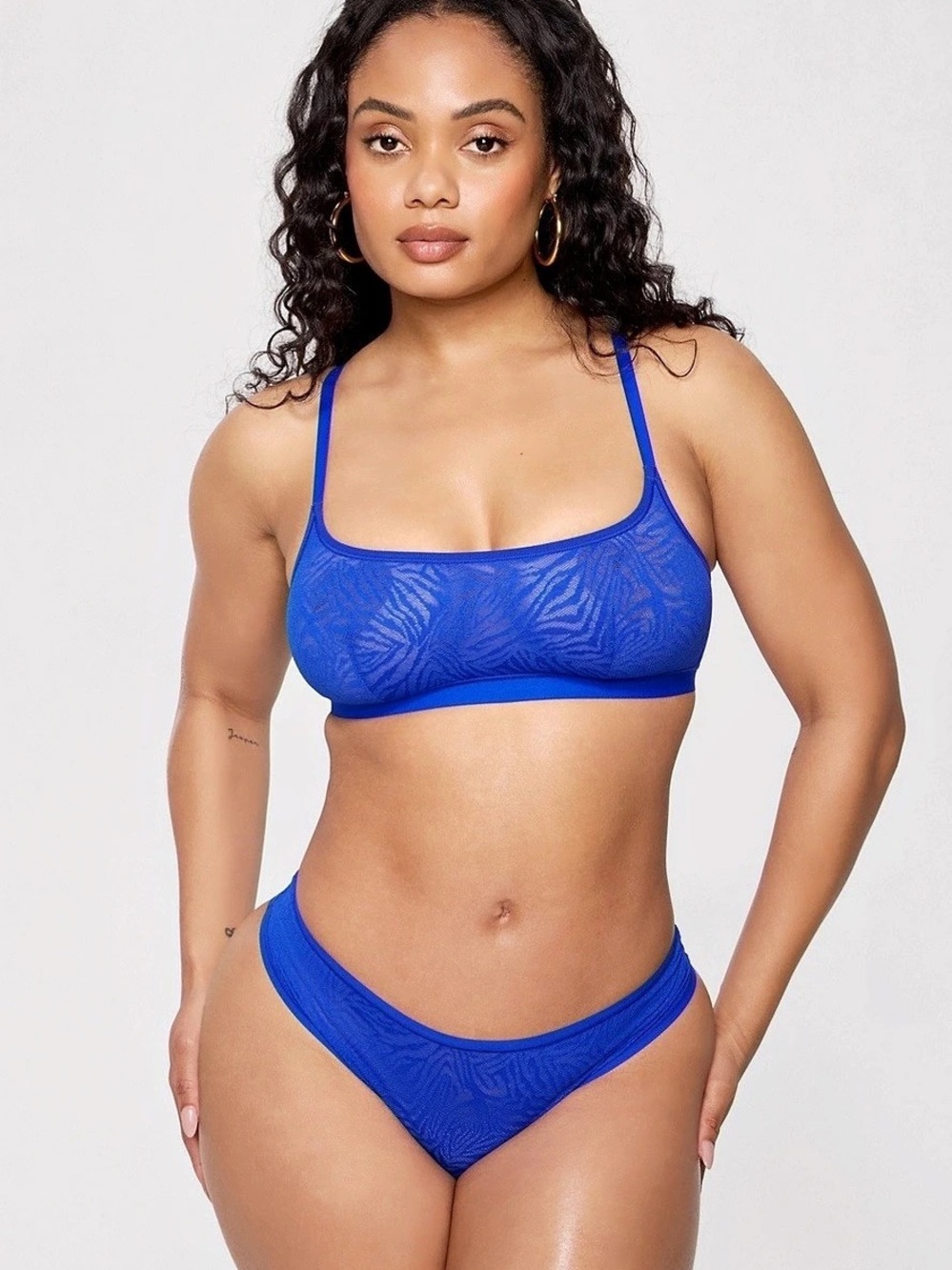 Fabletics (YITTY) || NWT Hot Mesh Scoop Bralette (S) - Cobalt Blue